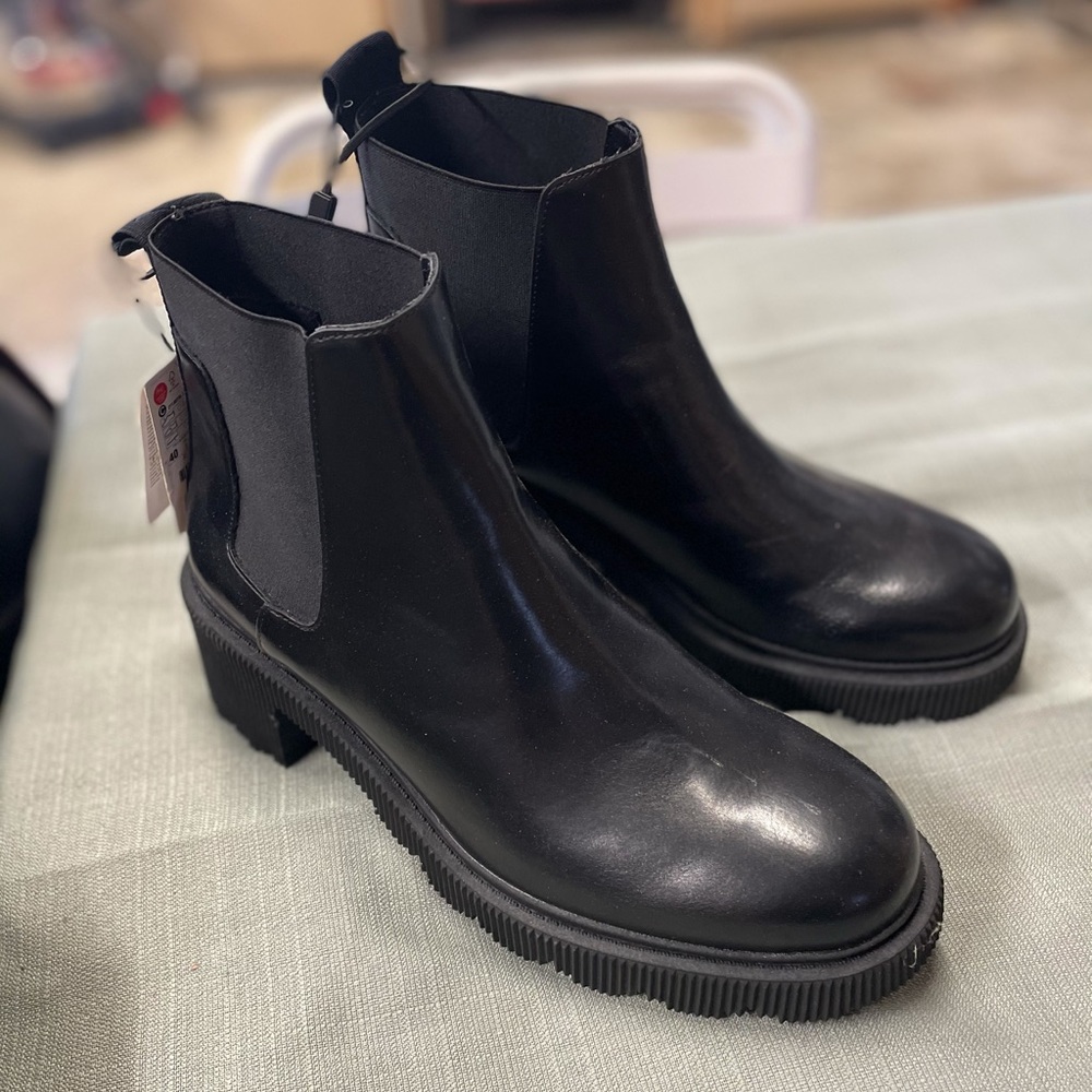 ❌SOLD❌Brand-new Ankle Platform Boots - Size 9 with tags.